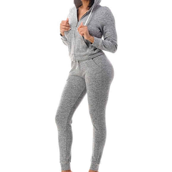 Lightweight Jogger Set! - Picture 3 of 3